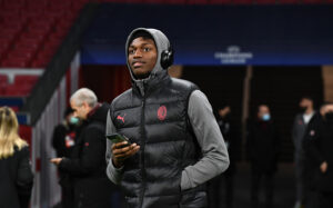 AC Milan Travel To Madrid &amp; Walk Around