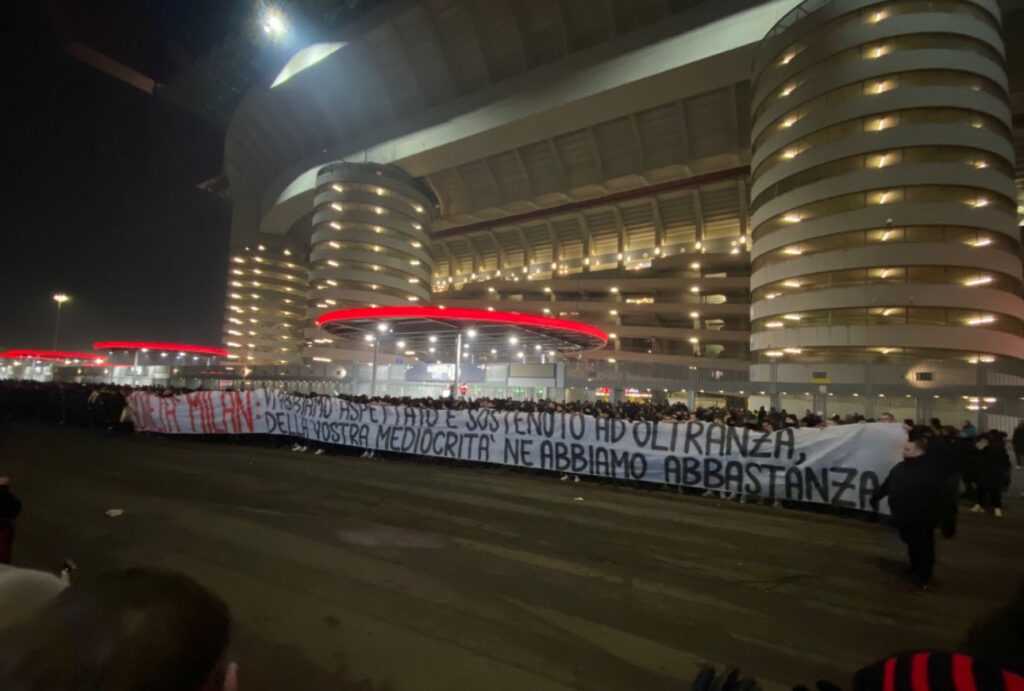 Milan-contestazioni-tifosi-video