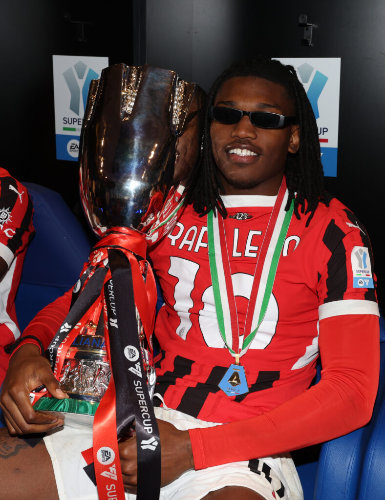 rafael-rafa-leao-storia-milan-lille-sporting-lisbona-chi-e-carriera-hobby-musica-moda-twitch-scudetto-2022-pioli-ibra-fonseca-conceicao-inter-derby-supercoppa-statistiche-gol-tifosi-allegri