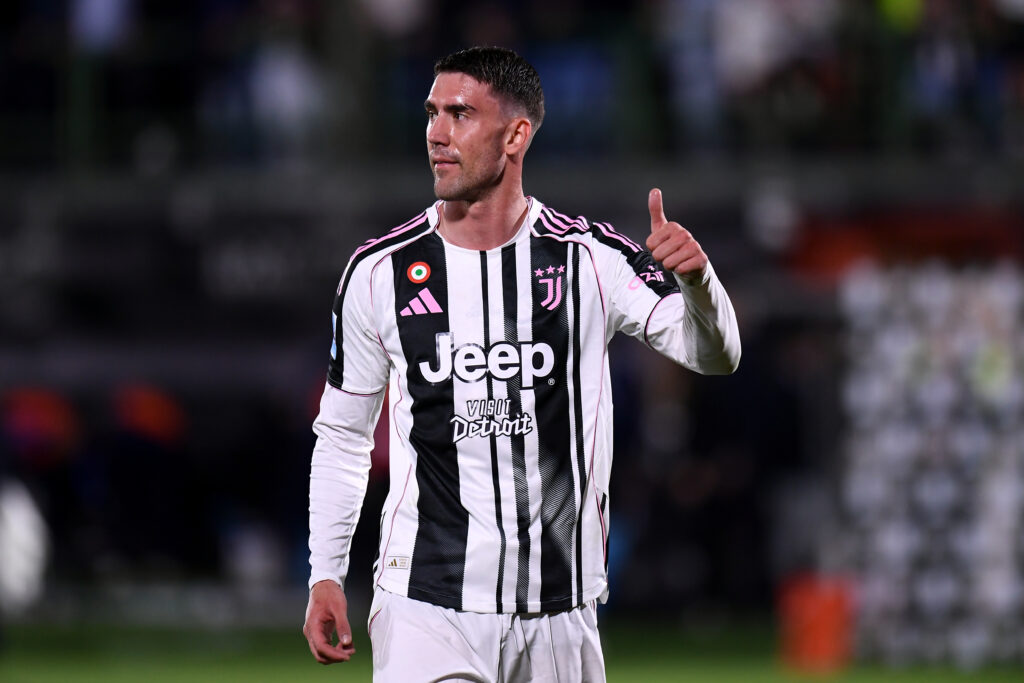 scambio-milan-juve-calciomercato-dusan-vlahovic-theo-hernandez-atletico-madrid-al-hilal-standby-fabrizio-romano-matteo-moretto-nicolo-schira-gianluca-di-marzio-retroscena-indiscrezione-trattativa-news