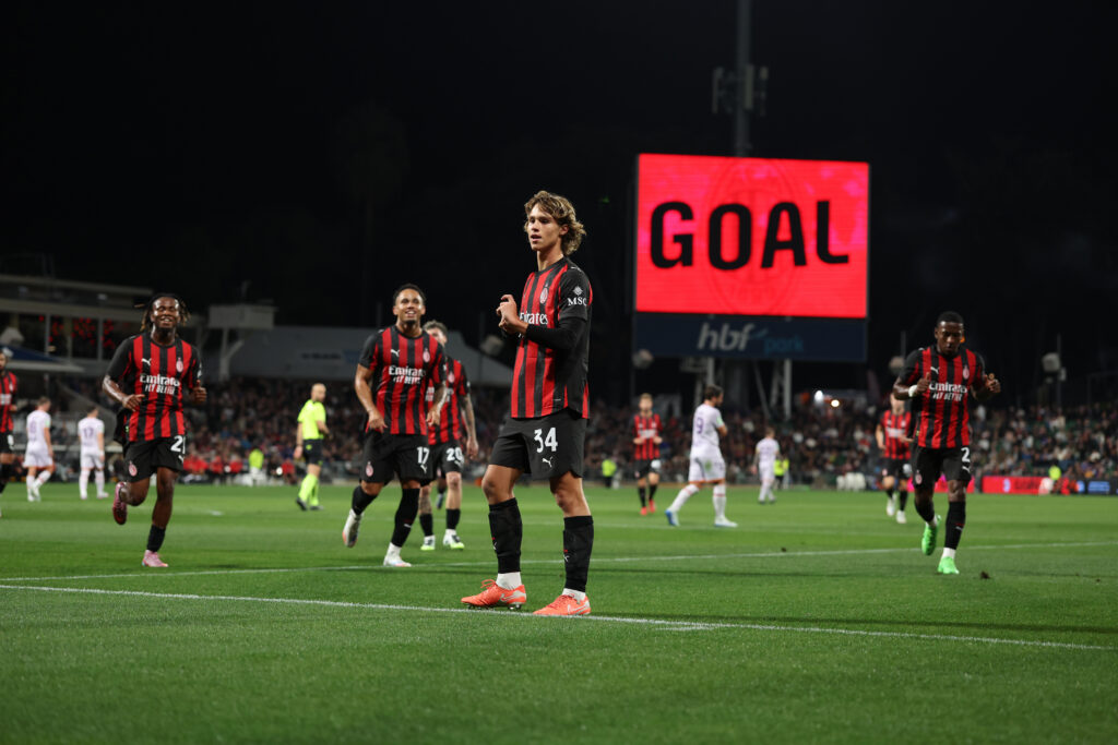 milan-la-tournee-asiatica-certifica-il-talento-di-comotto-ora-serve-valorizzarlo-non-disperderlo-come-successo-in-passato