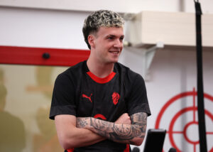 milan-harder-jimenez-dovbyk-musah-chukwueze-rabiot-vlahovic-nkunku-akanji-kiwior-fabrizio-romano-matteo-moretto-rassegna-stampa-calciomercato-news-ultima-ora