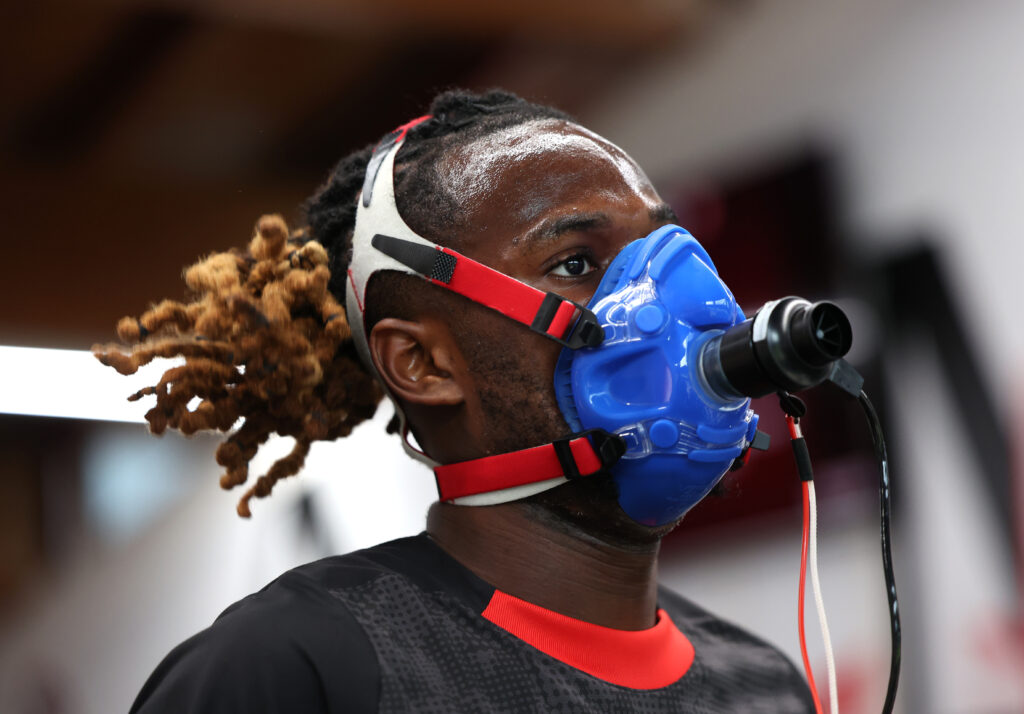 la-prima-novita-di-allegri-a-milanello-dai-test-alla-preparazione-con-le-maschere-in-stile-real-madrid-maschere-ipossiche