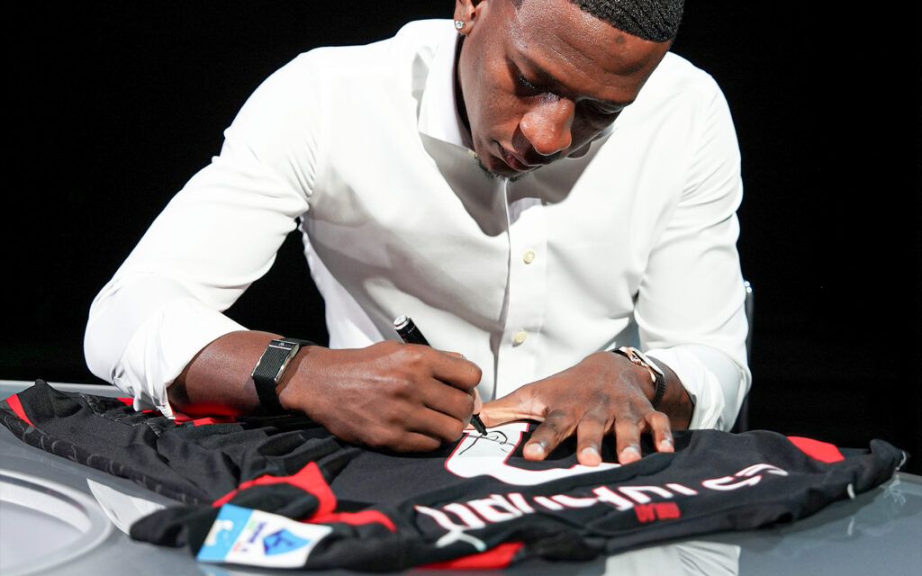 AC Milan Unveil New Signing Pervis Estupinan