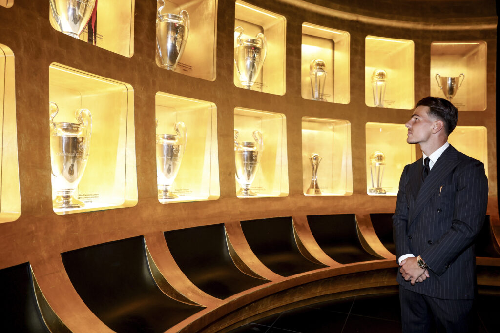 ardon-jashari-conferenza-stampa-presentazione-casa-milan-tv-news-dichiarazioni-foto-frasi-parole