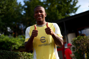 milan-estupinan-recuperato-solo-botta-e-dolore-nessun-infortunio-grave