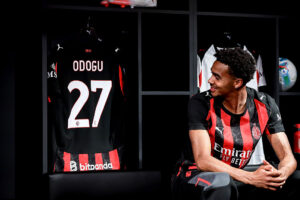 david-odogu-conferenza-stampa-presentazione-casa-milan-tv-news-dichiarazioni-frasi-parole