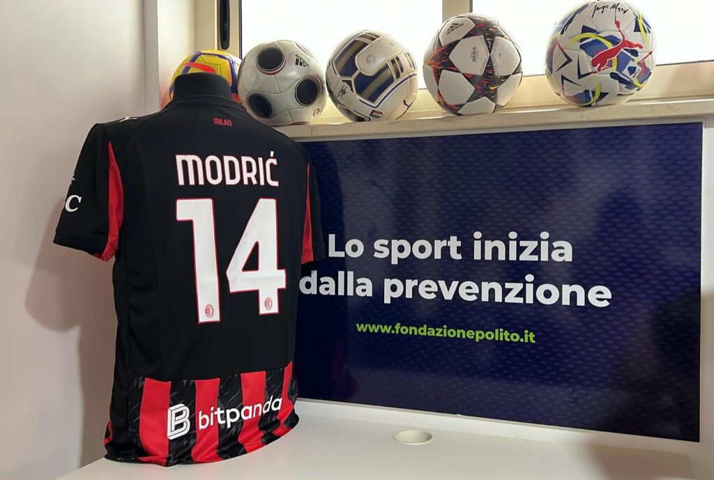 luka-modric-maglia-milan-museo-calcio-fondazione-andrea-fortunato