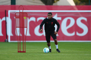 san-siro-i-rossoneri-tifano-per-il-palloncino-di-nkunku-i-romanisti-preparano-lesodo