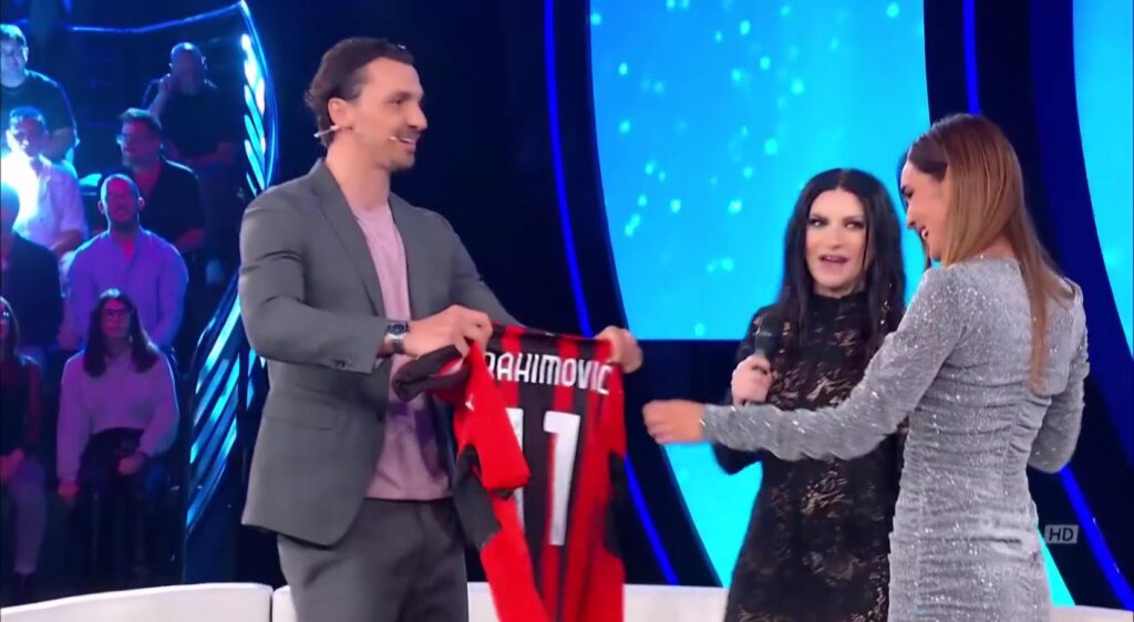 ibrahimovic-a-this-is-me-saro-milanista-per-sempre-e-regala-la-maglia-a-laura-e-silvia