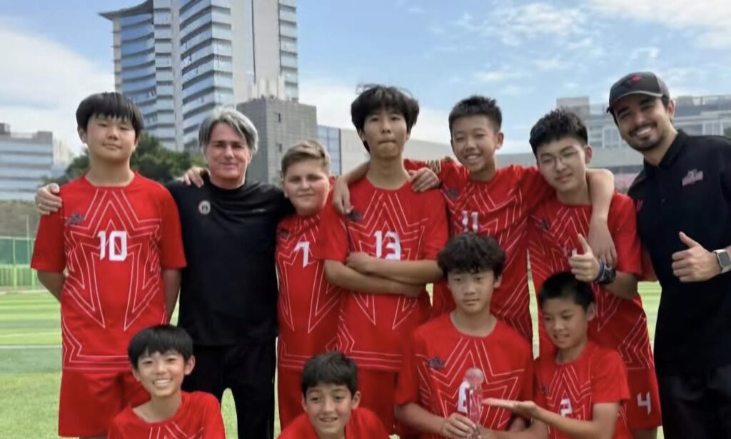 Scuole medie in Cina: la squadra di Graziano Mannari trionfa in due campionati