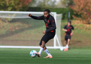 Nkunku recuperato, ma l'asset resta Leao-Gimenez