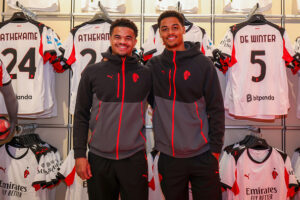 tanti-tifosi-per-athekame-e-de-winter-al-flagship-store-di-via-dante