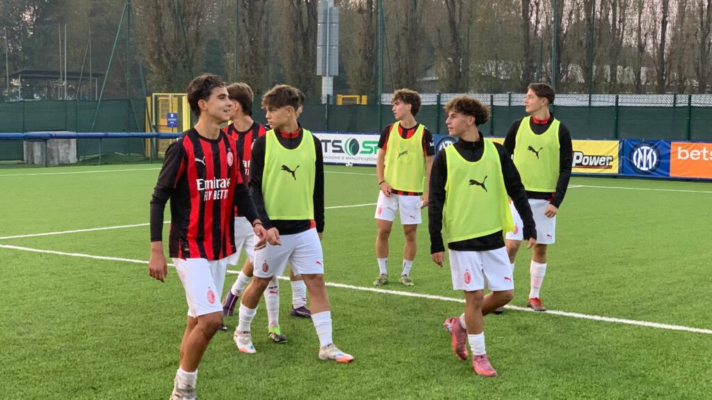 Con questo successo nel derby, il Milan Under 16 sale a 19 punti, secondo posto in solitaria, a sole due lunghezze dall’Atalanta capolista