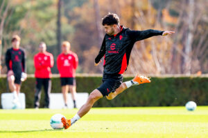 le-due-soste-diverse-del-milan-tempesta-a-ottobre-bonaccia-a-novembre