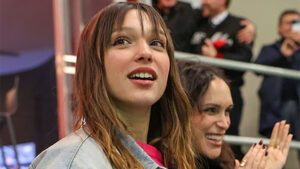 gli-abbracci-e-la-maglia-san-siro-sarah-toscano-felice-di-esserci