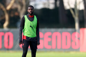 tomori-diffida-difesa-milan-abisso-arbitro-cagliari-milan