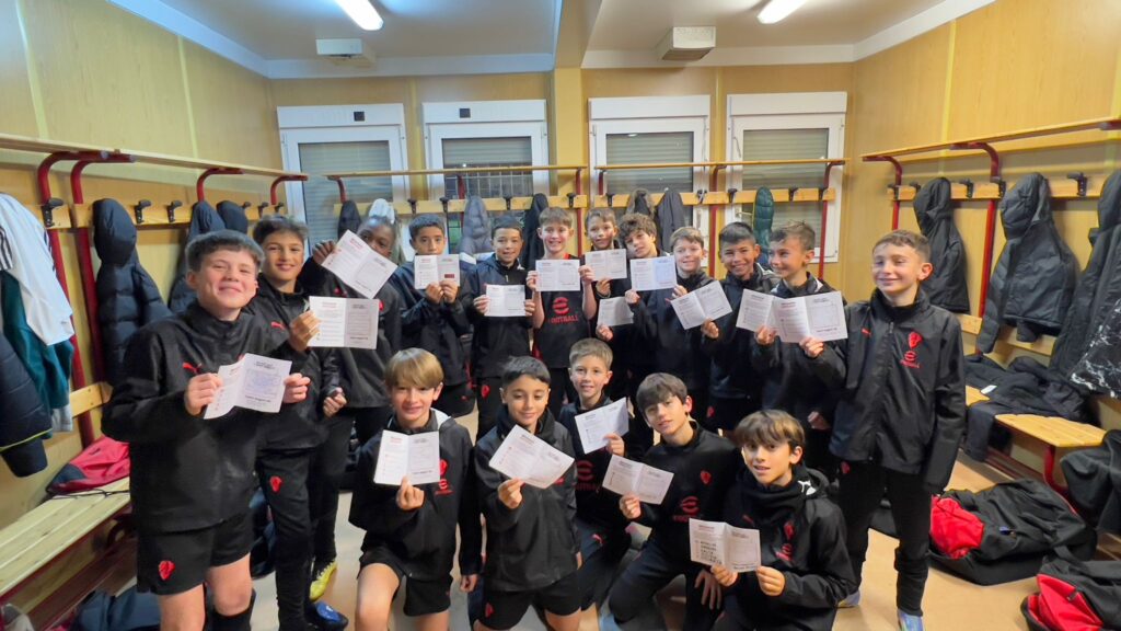 natale-gioco-di-parola-milan-auguri-gabbia-grimshaw