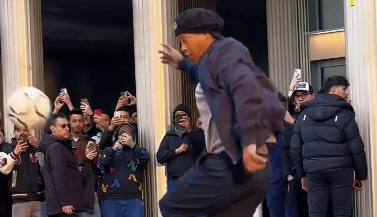 il-backstage-di-ronaldinho-ce-anche-il-trick-passaggio