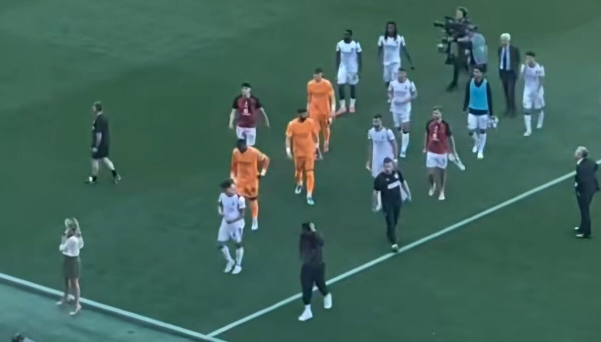 sassuolo-fischi-tifosi-milan-squadra-sconfitta