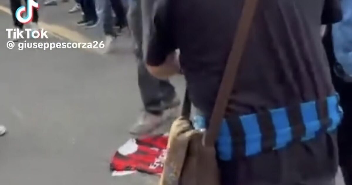 gli-sfotto-ci-stanno-ma-la-maglia-del-milan-non-si-calpesta