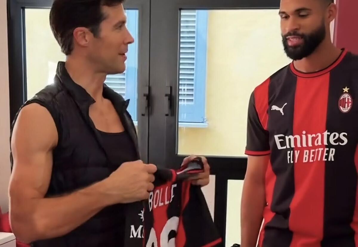 loftus-fa-felice-roberto-bolle-la-maglia-del-milan-per-letoile