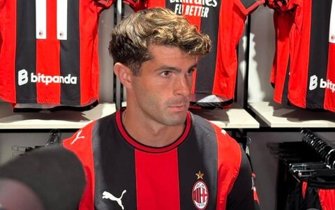 pulisic-polsino-giovane-tifoso-maglia-10-leao