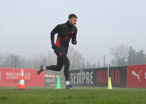nebbiolina-e-sole-oggi-a-milanello-rossoneri-subito-al-lavoro