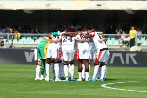 tutto-il-milan-in-un-solo-abbraccio-anche-a-verona